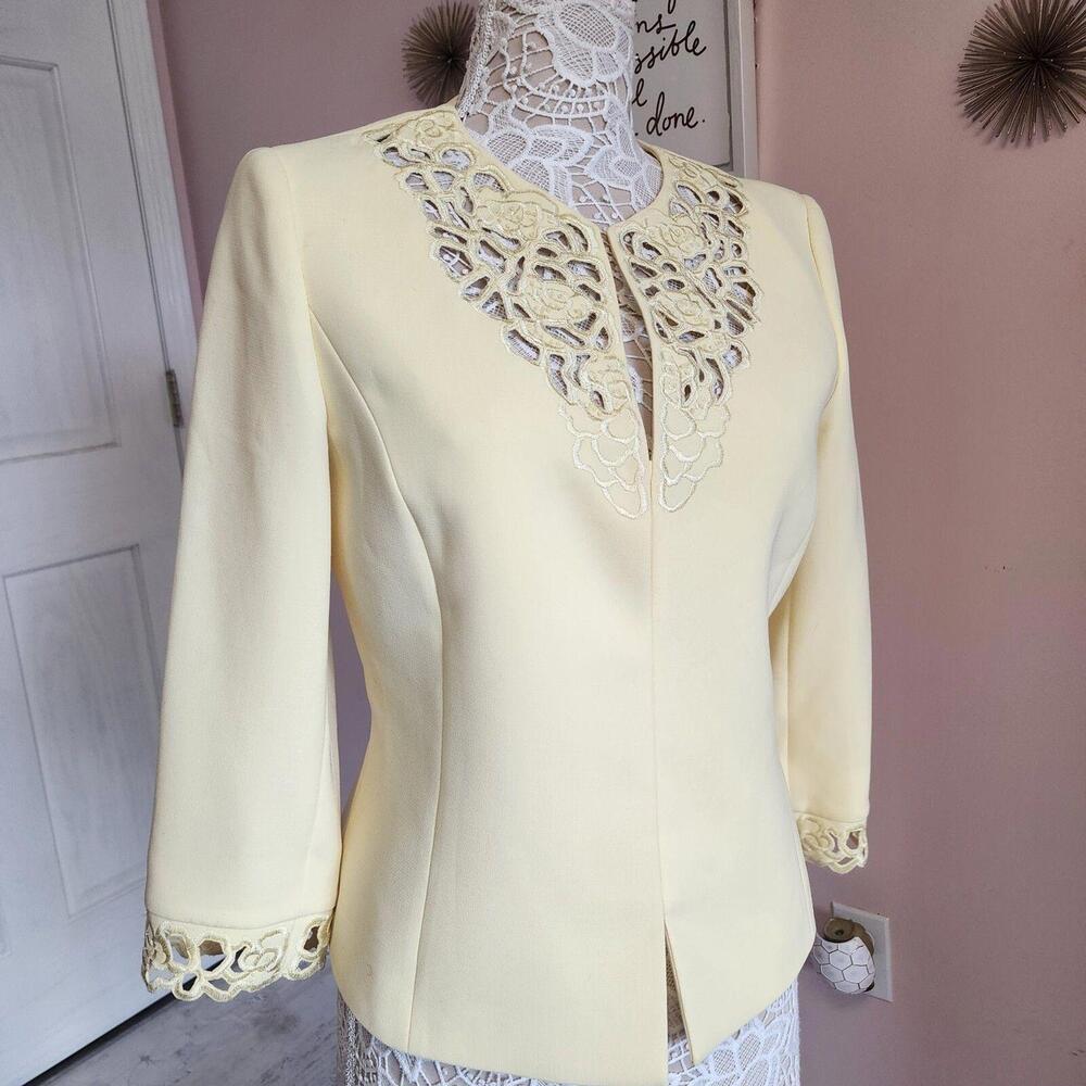NWOT Pastel Yellow Tahari Aruthur Levine Luxe cut out 3/4 sleeve blazer 8